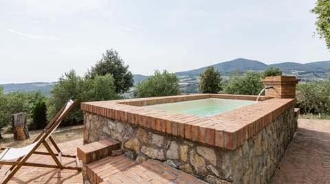 Flower Crown Apartment in Tuscany