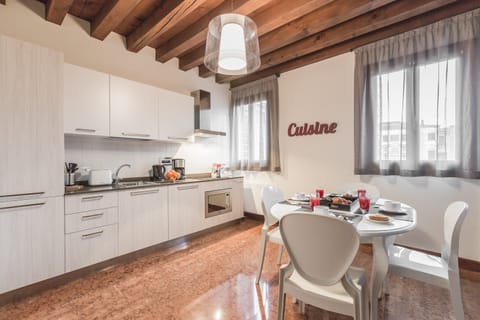 Marble & Wood Apartment in Venice