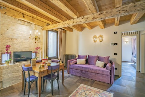 Canal Dreams Apartment in San Marco