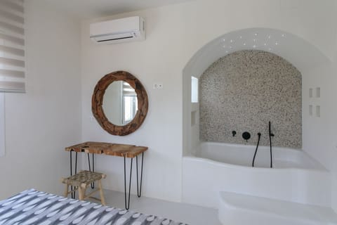 Blushing Orchid Apartment in Naxos, Naxos and Lesser Cyclades, Greece