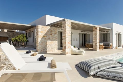 Modern Tradition Apartment in Paros