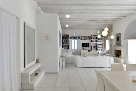 Shades of White Apartment in Paros