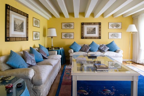 The Curator's Bounty Apartment in Lido di Venezia