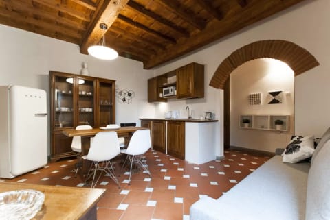 A Tale of Timber Condominio in Florence