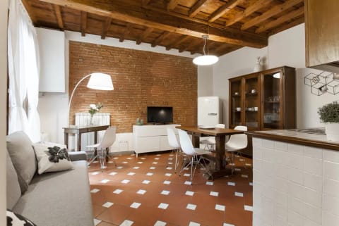A Tale of Timber Condominio in Florence