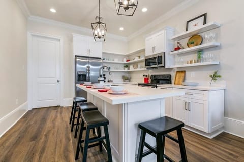 Clapboard Dream Apartment in Warehouse District