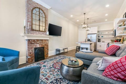 Clapboard Dream Apartment in Warehouse District