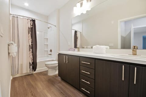 Fair of Face Apartment in Menlo Park