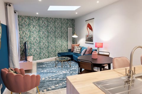 Flamingo Fandango Apartment in Bristol