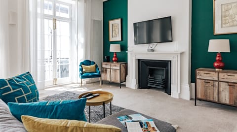 Teal Royal Apartment in Bristol