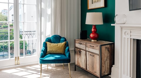 Teal Royal Apartment in Bristol