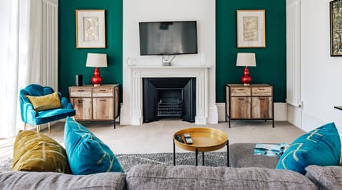 Teal Royal Apartment in Bristol