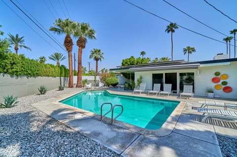 Midcentury Dreamin' Apartment in Palm Springs