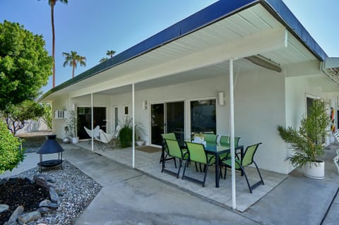 Midcentury Dreamin' Apartment in Palm Springs