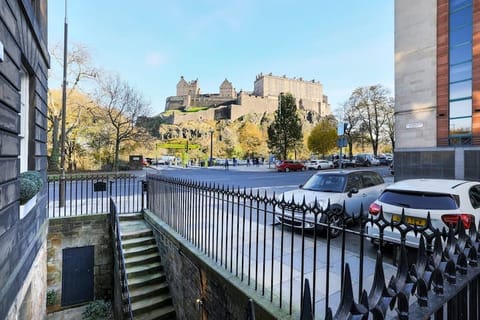 Castle’s Reach Apartment in Edinburgh