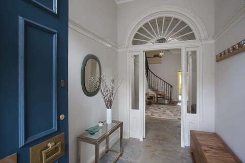 Georgian Oak Apartment in Edinburgh