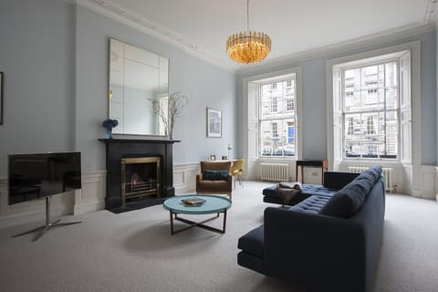 Georgian Oak Apartment in Edinburgh