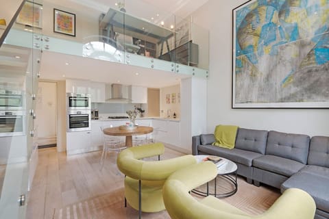 The Art Critic Apartment in City of Westminster