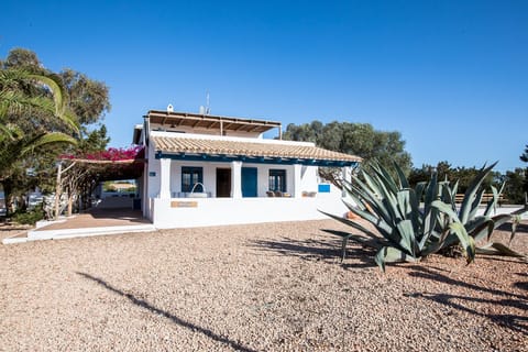 Shady Solace House in Formentera