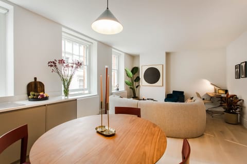 A Modern Portrait  Apartment in City of Westminster