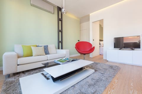 Smart Set Apartment in Madrid