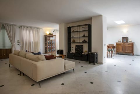 Four Floors of Bliss Apartment in Forte dei Marmi