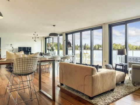 The Lake Escape Apartment in Cotswold District