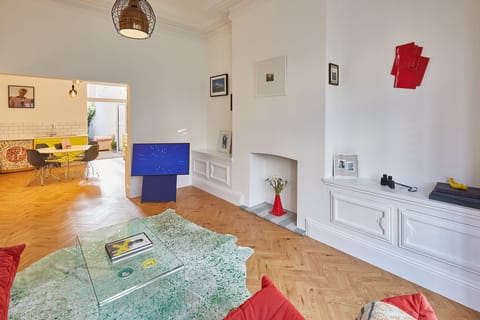 Art Pop on Sea Apartment in Saltburn-by-the-Sea