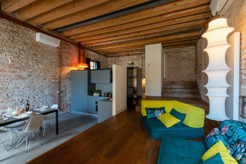 The Velvet Merchant Apartment in Venice