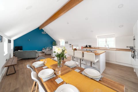 Reaching New Heights Apartment in North Devon District