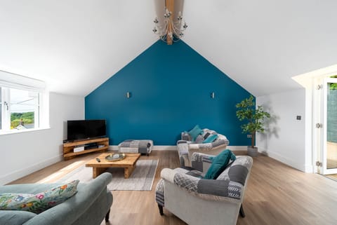 Reaching New Heights Apartment in North Devon District