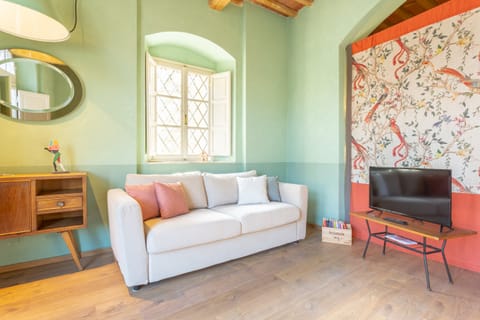 Pistachio & Almond Apartment in Lucca