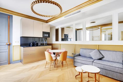 Gold & Roses Apartment in Paris