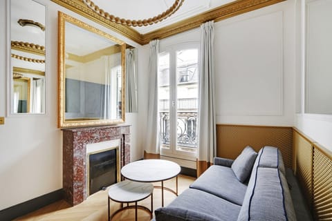 The Deneuve Cool  Apartment in Paris