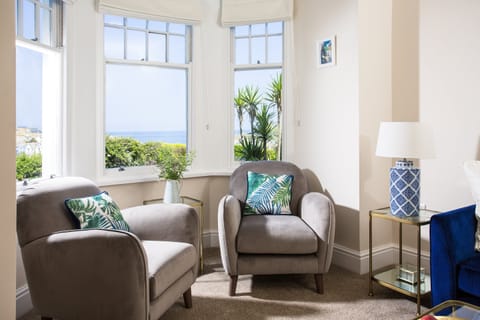 A Coastal Painting Apartment in Saint Ives