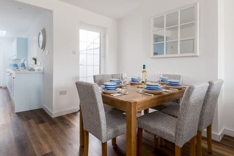 Shipping Forecast Apartment in Poole