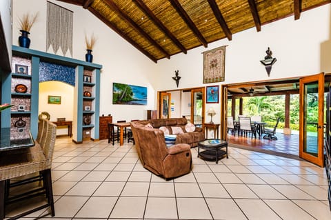 Tamarindo Oasis House in Guanacaste Province