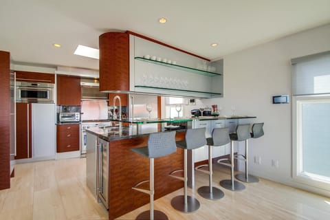 Light Pacific Breeze Condo in Mission Beach