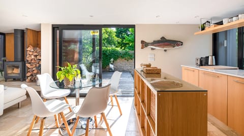 Peace on the Water Cabin in Cotswold District