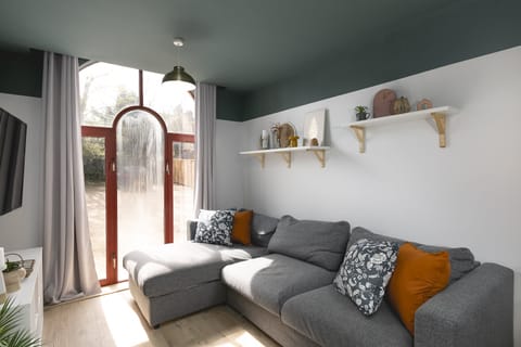 Fading into Terracotta Apartment in Reading