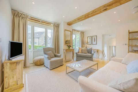 Honey Stone Cottage Apartment in Cotswold District