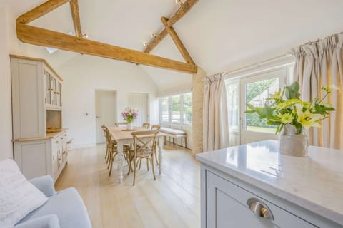 Honey Stone Cottage Apartment in Cotswold District