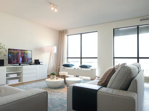 Harbour View Nest Condo in The Hague