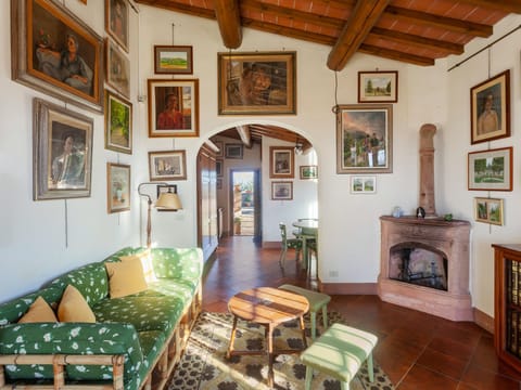 Florals & Frescoes Apartment in Emilia-Romagna