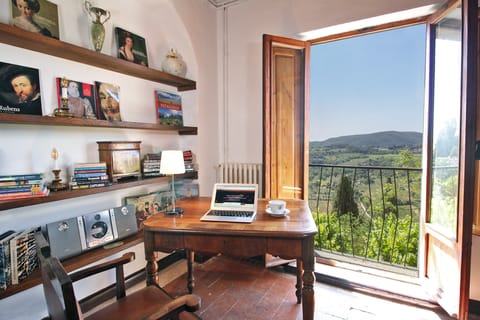 The Ruby Rose Apartment in Montepulciano