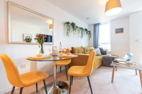 Golden South  Apartment in Southampton