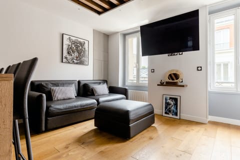 Tiger King Apartment in Vanves