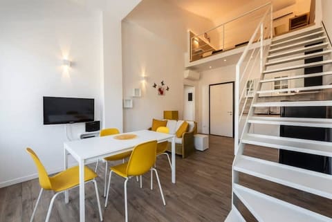 Sunshine Loft Apartment in Florence