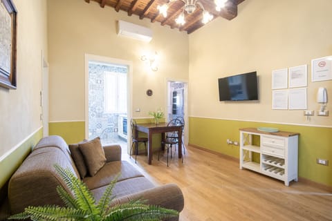 Cocoa & Lime Condo in Florence
