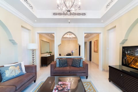 The Golden Leaf Apartment in Dubai